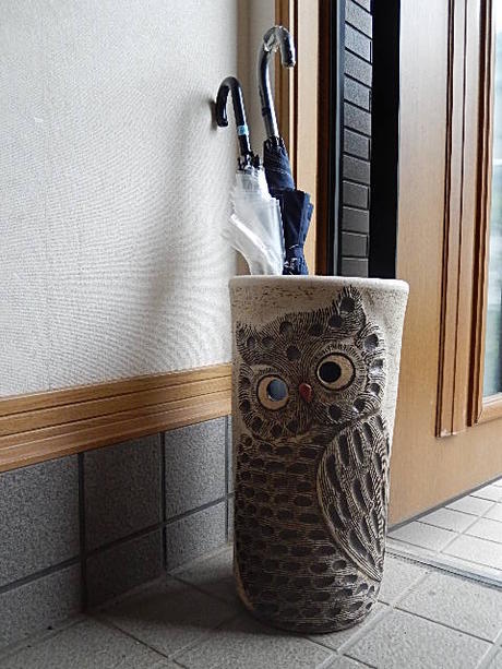 陶器傘立て 信楽焼陶器傘立 ふくろう傘立て 【お祝い 贈り物 ギフト プレゼント】 【送料無料】 手作り信楽焼き 笠立て【楽ギフ_包装】【楽ギフ_包装選択】【楽ギフ_メッセ】【楽ギフ_メッセ入力】