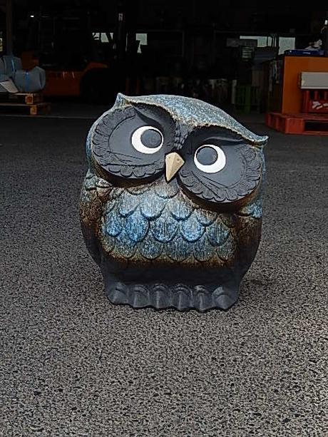 ふくろうの飾りつけ信楽焼き \u003cBR\u003e飾りつけ  首かしげふくろう粉引風 \u003cBR\u003e大型梟