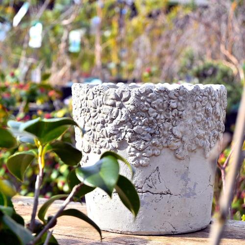 植木鉢　アンティーク調　オブジェ 骨董品　アンティーク　花柄　白 玄関やお庭にどうぞ。 贈り物やプレゼントにも。 おしゃれ ガーデニング