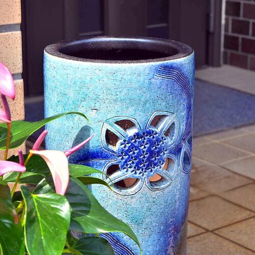傘立て アジサイ 和柄 青\u003cBR\u003e和風 傘たて あじさい\u003cBR\u003e信楽焼き 瀬戸もの 飛び切り感\u003cBR\u003e部屋の入り口にどうぞ。\u003cBR\u003e差し上げ物や差し上げ物にも。\u003cBR\u003e