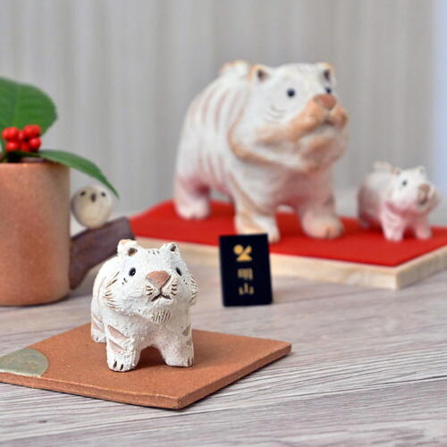 信楽焼　虎 楽天市場】開運トラ 信楽焼 干支 とら 陶器 寅 虎 トラ 置物 招き虎