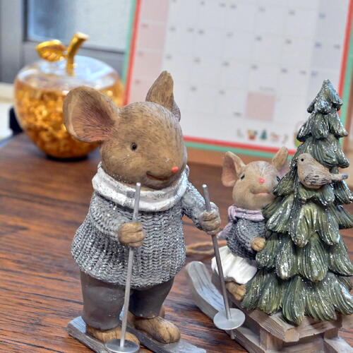 クリスマス準備　ツリー　2つセット　ねずみの兄妹　スキー　ソリ　冬支度　可愛い置物　小さい置物　クリスマス　オブジェ　玄関　かわいい　雪の降る季節の飾りに。メリークリスマス　プレゼントにもぴったりです。｜園芸百貨店何でも揃うこぼんさい