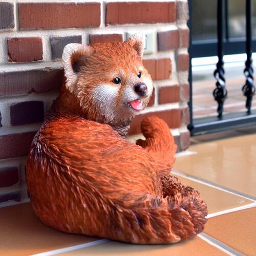 WOOBIA　振り向くレッサーパンダ　 こぐまちゃん　レッサーパンダの置物　 舌ペロ　ふわふわしっぽ　可愛い置物　 お庭や玄関、お部屋にも。 プレゼントにもどうぞ。