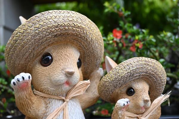 麦わらうさぎ　大　小　2個セットうさぎの置物　うさぎ ラビットの置物かわいい　うさぎ　置物｜園芸百貨店何でも揃うこぼんさい