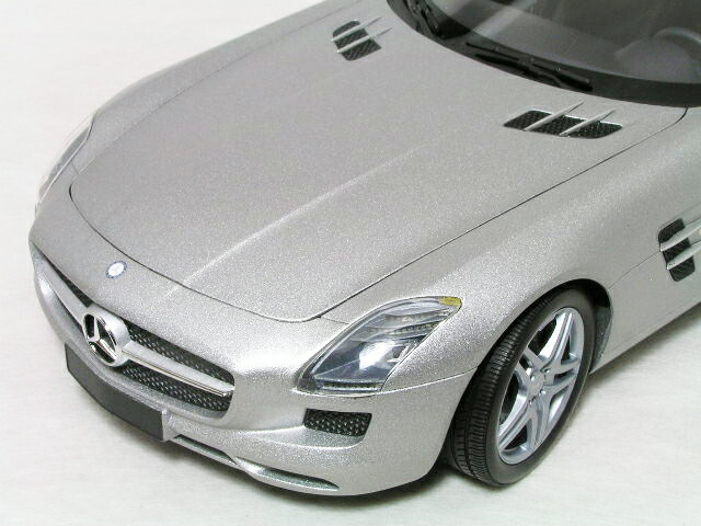 ミニチャンプス1/18スケールメルセデスベンツSLSAMGグレーメタリック(マットシルバー)