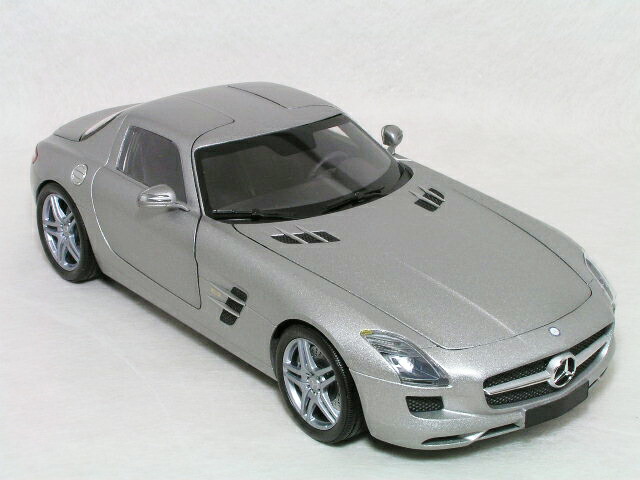 ミニチャンプス1/18スケールメルセデスベンツSLSAMGグレーメタリック(マットシルバー)