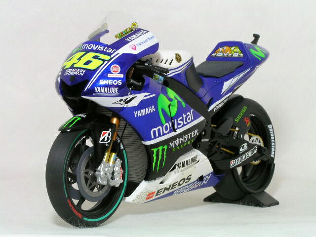 楽天市場】ミニチャンプス 1/12 バレンティーノ ロッシ ヤマハ YZR-M1
