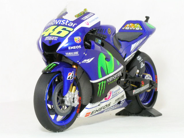 楽天市場】ミニチャンプス 1/12 ヤマハ YZR-M1 / バレンティーノ 