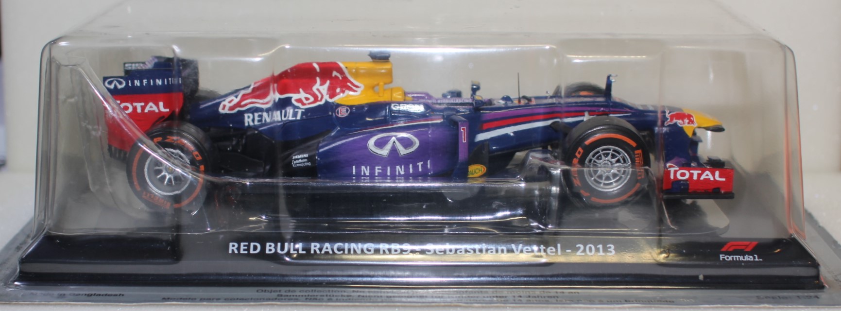 新品 210粍 1/24 フォーミュラー１寄せあわせ RED BULL RACING RB9 セバスチャン・ベッテル  2013  240001033567