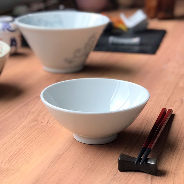 白いセラミック飯碗 4個セット 藍花 飯碗 11cm 白うさぎ 陶器 波佐見焼 （ 食洗機対応 電子
