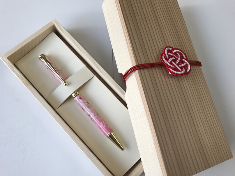【ラッピング無料】 【水引付き 杉箱入り】美濃和紙ボールペン ギフト プレゼント 【桜と流水/桃色】 TM-1901 日本製