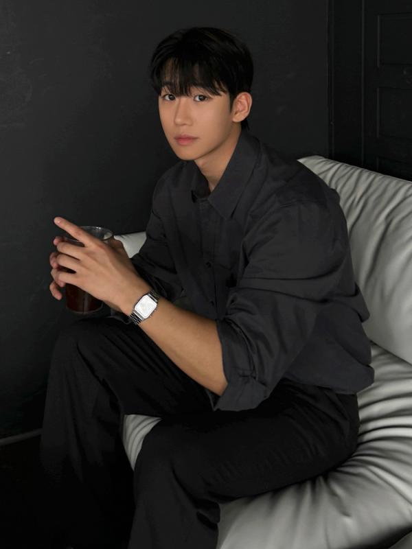 長袖 シャツ メンズ 春季 春夏 開襟 開衫 襟付き フラップカラー ボタン 付 綿 コットン ポリエステル 混合 素材 色 無地 単色 色 白 白 深グレー グレー ゆったり ルーズフィット ワイド シルエット 韓国 韓流 スタイ|MIRAIYUKI