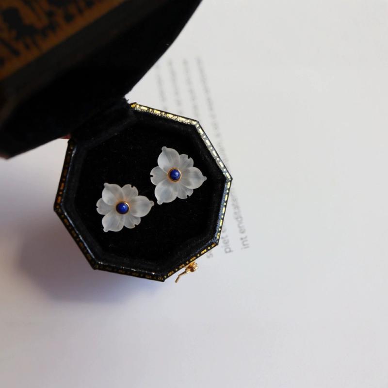 イヤリング レディース しろがね色925 白水晶 水晶 花柄 御花 灯し火メッキ製作 窈窕たる 小さめ 普段使い走り 寄りあい