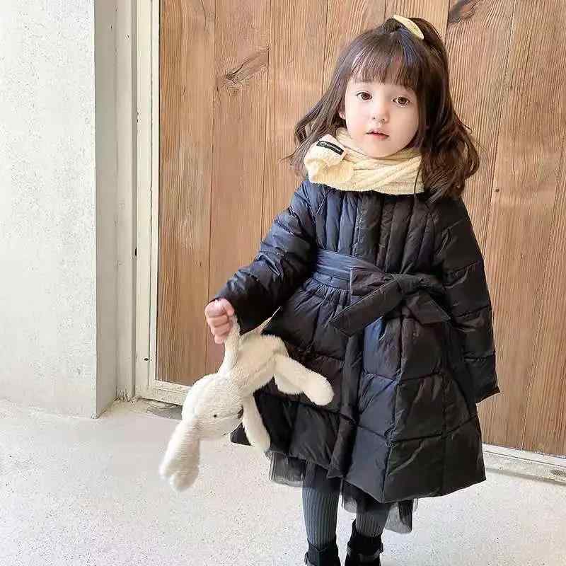 ちびっ子用厚地の外套 お嬢さん 中綿 朦々たる ロング丈 ラウンドのど首 無地 黒いこと さくら色系 青碧 冬 普段使い走り 防寒 90珊 100珊 110珊 120珊 130珊 140珊
