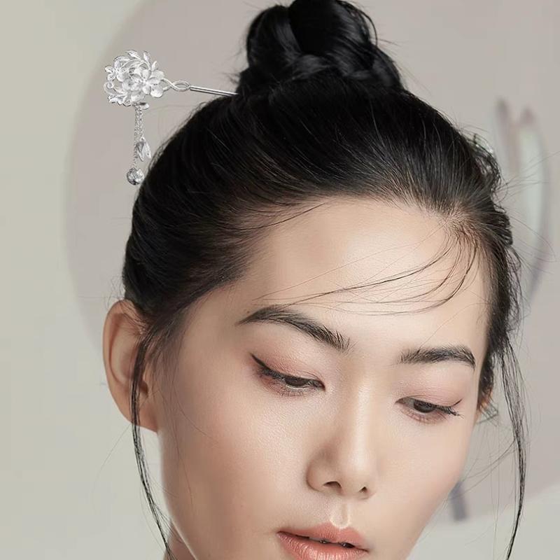 ヘアアクセサリー レディース 花のかんざし シルバー99 銀製 和風 簪 透かし彫り 牡丹 タッセル付き 歩揺 髪飾り 一本挿し｜MIRAIYUKI