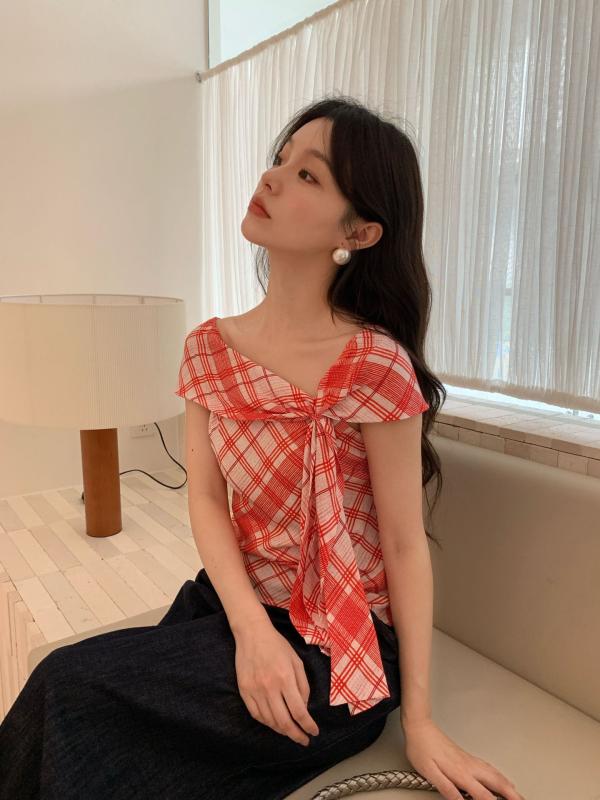 ティーシャツ レディース フレンチレトロ 透かし彫り柄 綿織物 半袖 曲がった襟 刷り上げる か細い相応う 読みもの 今めかしい 愛くるしげ 赤 赤いこと