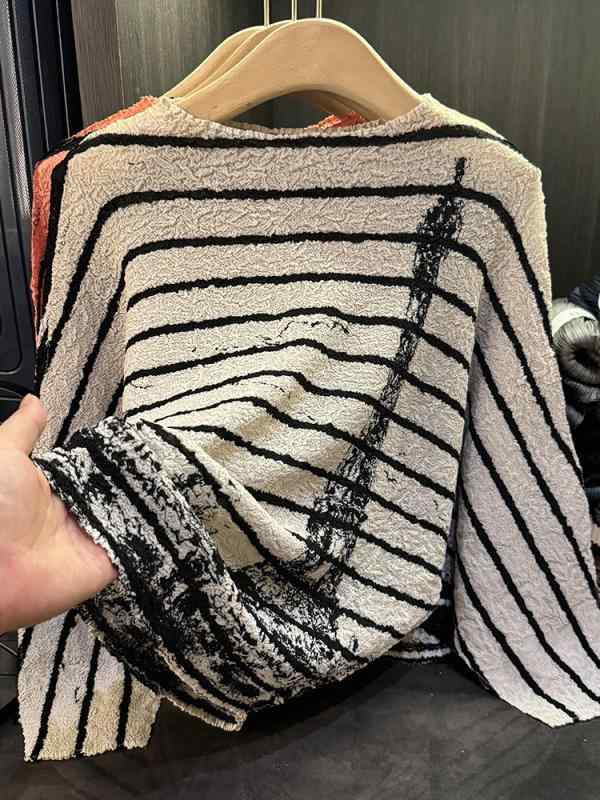 ティーシャツ レディース 縞模様柄 ラウンドのど首 長袖 コウモリ傘袖 トップス 筋目 ゆったり 通い ポリエステル 杏色 黒いこと オレンジ色赤いこと