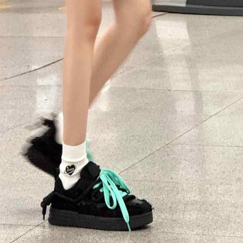 スニーカー 男女兼用 厚底 置き目とり捨てる 心地よいシューズ ありの実 黒 白 革 普段使い走り 街御拾い 疲れにくい 歩き分かりやすい 上滑り打ち切り ぼうぜん自失吸いあげる 履き分かりやすい