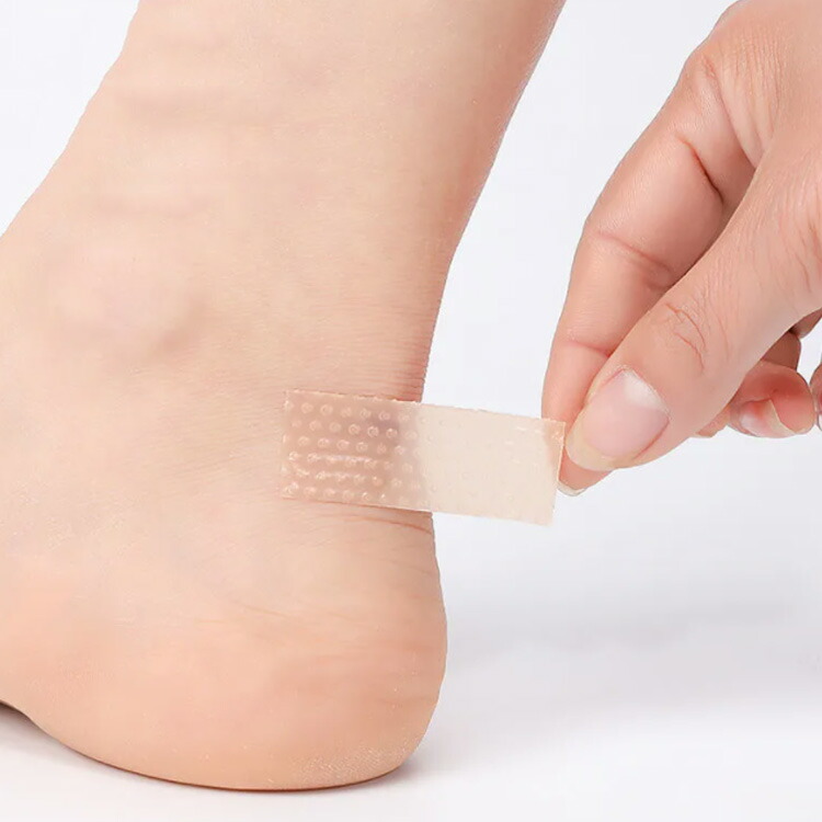 高評価なギフト シリコン 靴擦れ防止 テープ 送料無料 かかと 保護パッド 肌色 靴ずれ予防 粘着テープ 足痛み軽減 痛み緩和 通気性抜群 パンプス 靴 サンダル コンパクト 持ち運び便利 Tsujide Co Jp