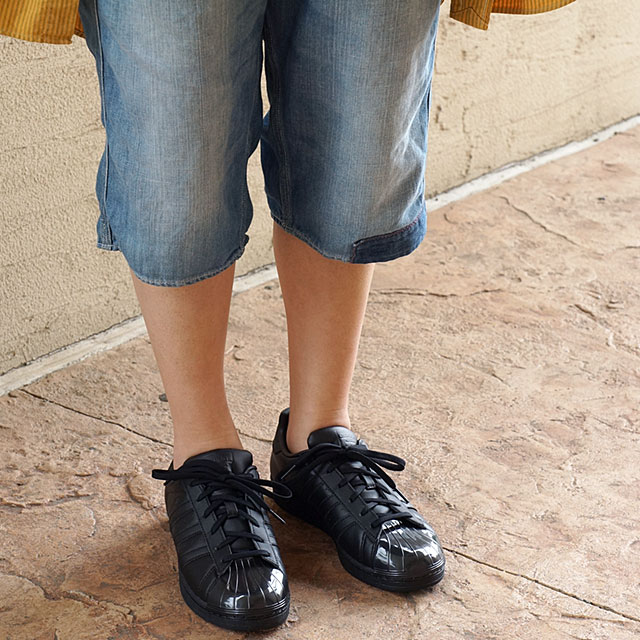 adidas superstar black on feet