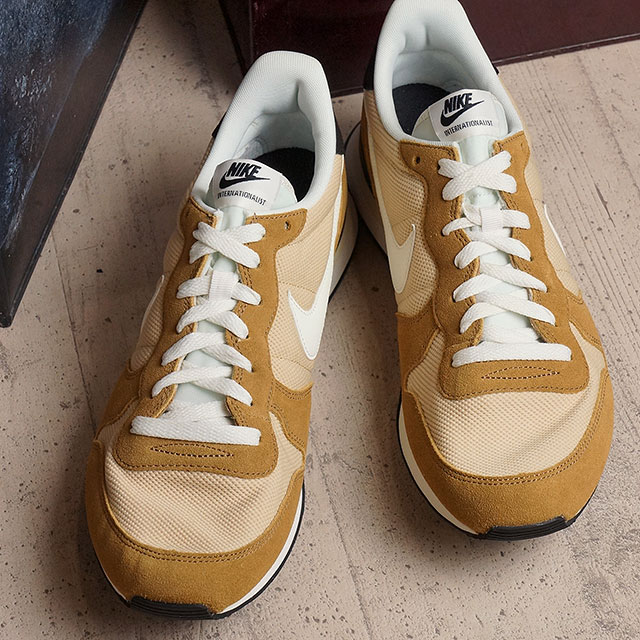 nike internationalist or vegas nike internationalist or vegas