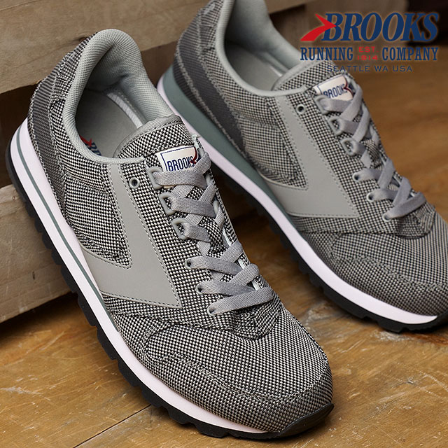 brooks mens chariot