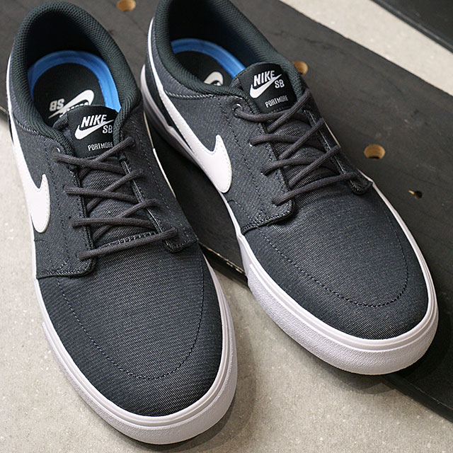 nike sb portmore ii ss trainers with gum sole in black