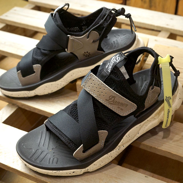 Danner X Flower Mountain 2025 | www.angloamericancentre.it