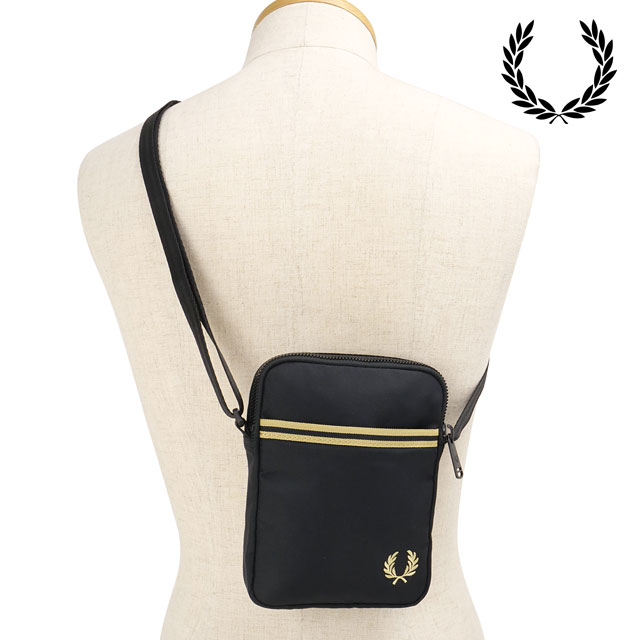 フレッドペリー FRED PERRY ティップドテープスモールサイドバッグ [L2809-102 SS26] 1L TIPPED TAPE SMALL SIDE BAG メンズ・レディース ユニセックス 鞄 ショルダーポーチ ブラック BLACK 正規取扱店