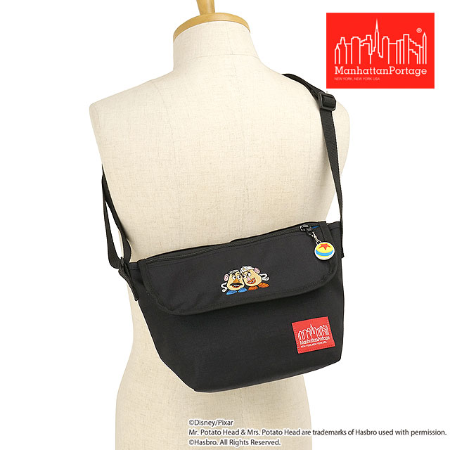 マンハッタンポーテージ Manhattan Portage ナイロンメッセンジャーバッグ トイ･ストーリー ポテトヘッド夫妻 [MP1603FZPMGNTTOYPTO SS26] NYLON MESSENGER BAG (XXS) | TOY STORY MR AND MRS POTATO HEAD メンズ・レディース 鞄 ショルダーバッグ 黒 Black 正規取扱店