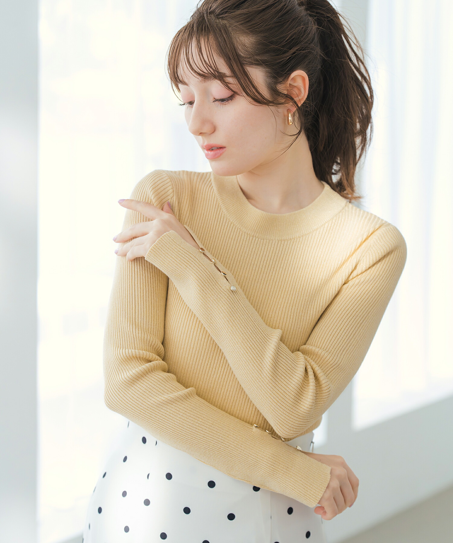 【30%OFF】【2026春夏アイテム】ベーシックハイネックラメリブニット/MM618306 ミッシュマッシュ ニット 袖ボタン ラメ 定番 無地 着回し 4,546円