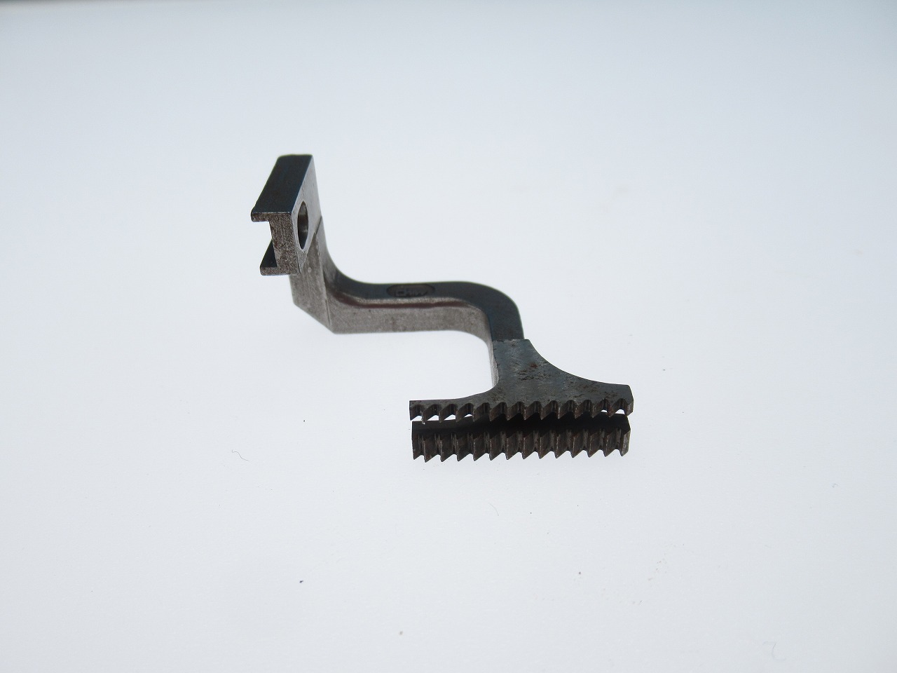 【中古品】純正品ペガサス　代表機種R53-41シリーズ　差動送り歯（P1.6）　パーツNO-205416｜ミシン屋さん3号店
