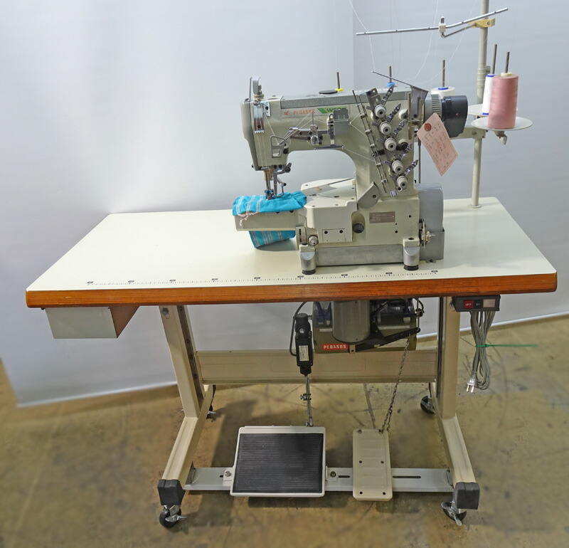 【中古】極上品　日本製ペガサスW664-03FB(356）UT111　電源100v仕様 ミシンセット横筒形３本針扁平縫い・自動糸切装置付き・サーボモーター・自動押さえ上げ装置付き｜ミシン屋さん3号店