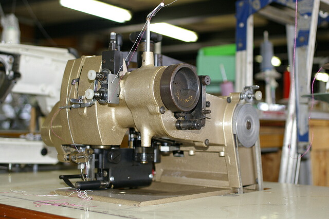 【中古】イタリア共和国製 スカロップミシン  製作用ミシン 技能用ミシン