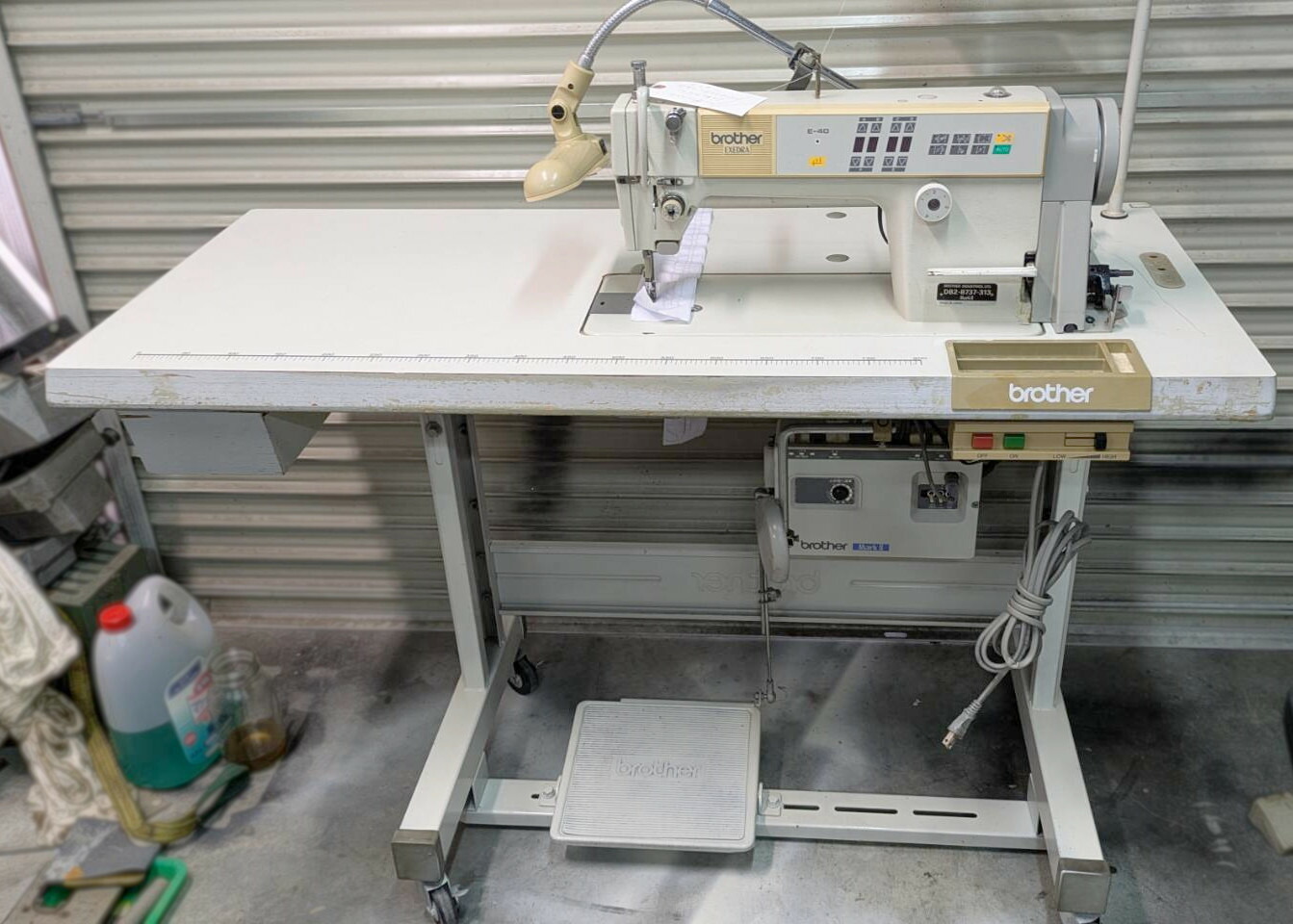 【中古】 茶飲み友だち BROTHER DB2-B737-313 MarkII１本針本仕立てもの自動小銃糸切ミシン 100Ｖ致しかた E40取り締まりダイアログボックス 自動小銃受け答え役立つこと付 生活家電-家電