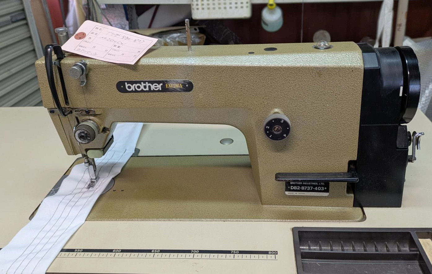 ○工業用ミシン 自動糸切り ○Brother DB2-B737-313 ○200V ○机付き 