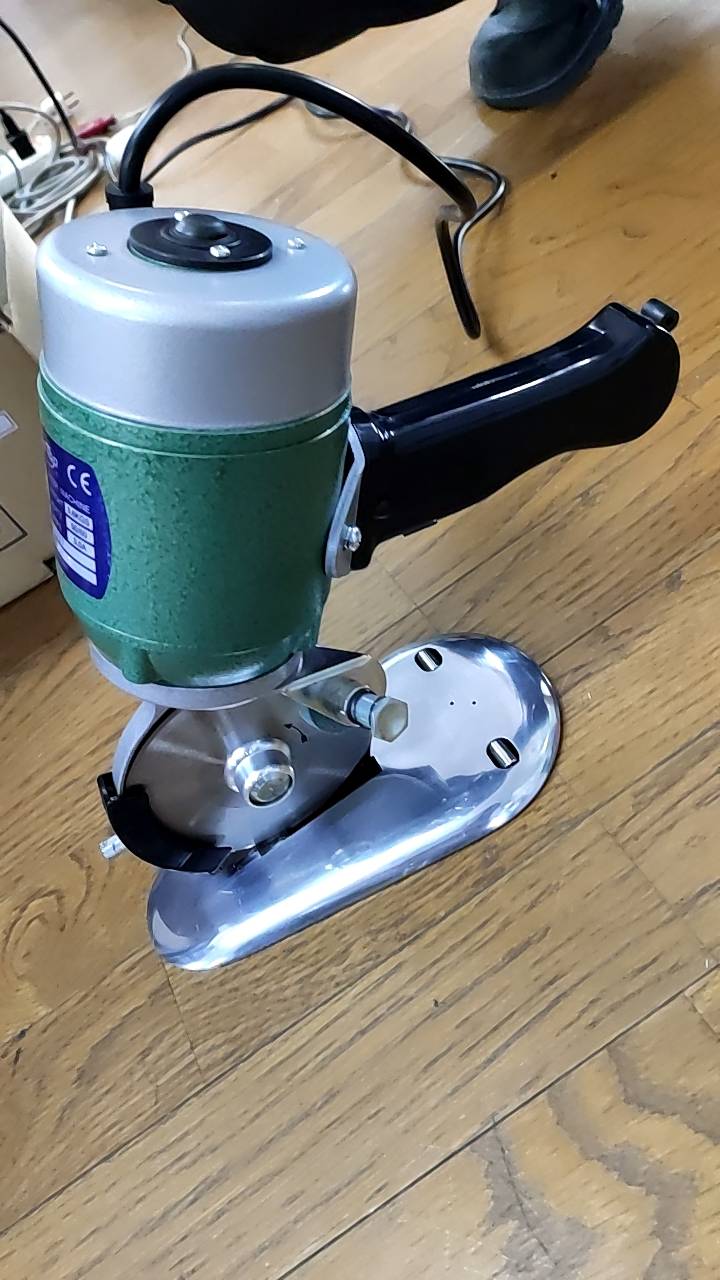 4角刃 裁断機 （刃のサイズ110mm)　MB-110型