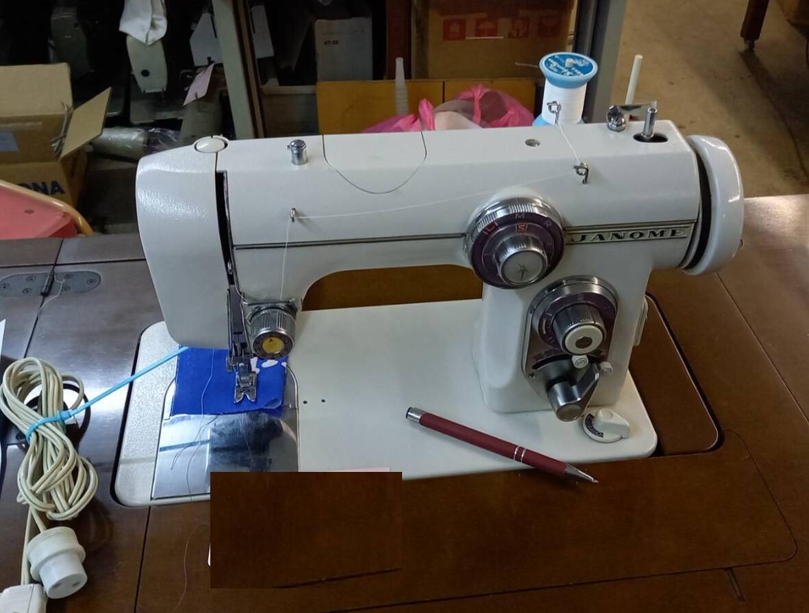 最終価格　SINGER シンガー　縫えるアンティークミシン　モーター付き 超最終価格シンガーSINGER 縫えるアンティークミシンモーター付き