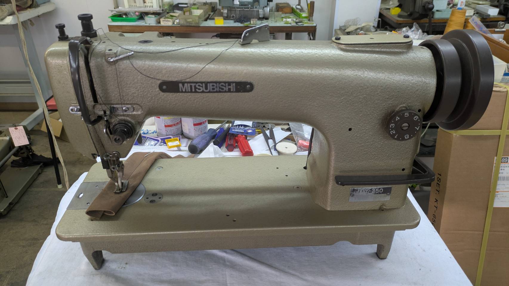 【中古】 三菱 MITSUBISHI ミツビシ　日本製造ミシン　DY-350型大釜　1本針本縫い上下送りミシン、中古、頭部のみ　テーブル・脚・モーターは別お見積り