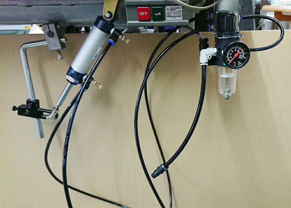 SSM-PF-5型　強力型押さえ上げ装置・エアー式　ご注文前に、取り付け予定のミシンメーカー名をモデルNOを必ず、お知らせください。｜ミシン屋さん3号店