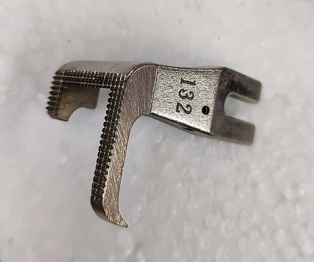 楽天市場】ANT 上下送りミシン用前カット中押さえ（U）【メール便で