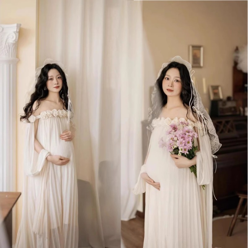 マタニティフォト 衣装 ドレス プリーツ オフショルダー 花モチーフ ロング 白 妊婦服 撮影用 記念写真 ロマンチック ウェディング クラシカル チュール素材 ケープスリーブ