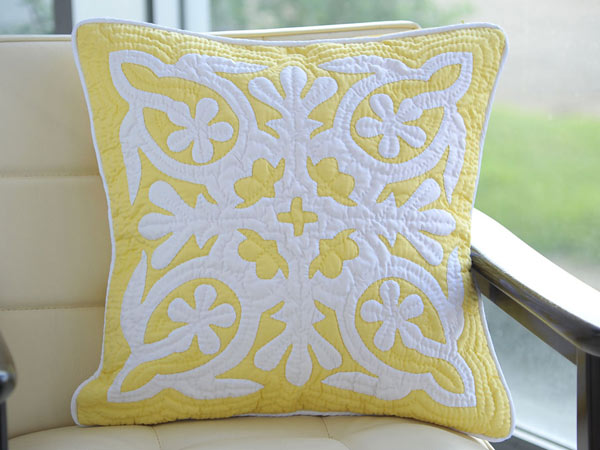 ハワイ土産　カハラホテル　ハワイアンキルト　クッションカバー　黄色 プルメリア ☆ クッションカバー & タペストリー＊ 45cm | ハワイアン