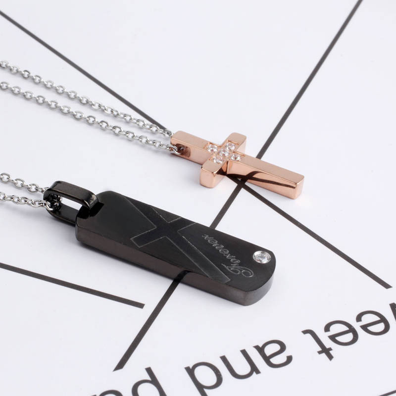 ペアルック用 プレゼント フォーエバークロスネックレス ペアセット メンズ レディース おそろい お揃い おそろ カップル 男性 女性 ネックレスチェーン 首飾り チョーカー サージカルステンレス316l ピンクゴールド ブラック 黒色 クリスタル 十字架 クリスマス
