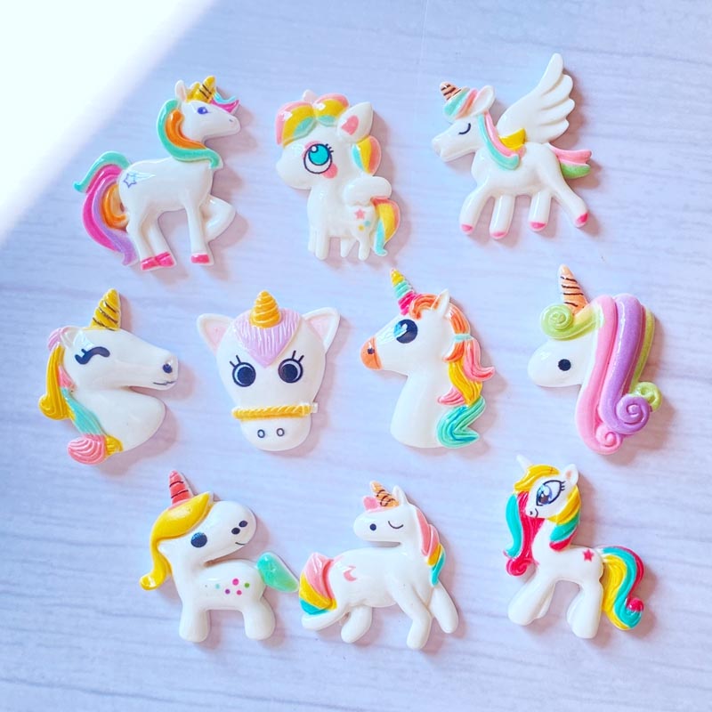 ユニコーン アクリルパーツ 1個 ペガサス 一角獣 天馬 馬 ホース 可愛い かわいい カボーション メンズ レディース 手作り 部品 チャーム スマホ ネイル 爪 立体 レジン アクセサリー プレゼント フラット 自作 製作 カボション 材料 飾る フォトフレーム ウエルカム