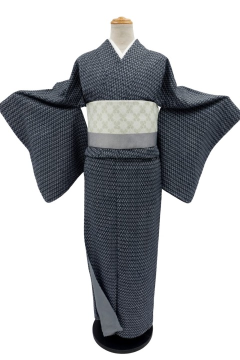 洗える着物 袷 小紋 ポリエステル 着物単品 プレタ着物 仕立て上がり レディース あわせ 古典柄 カジュアル お洒落着 お稽古着 普段着 和装 Mサイズ 黒地 矢絣柄