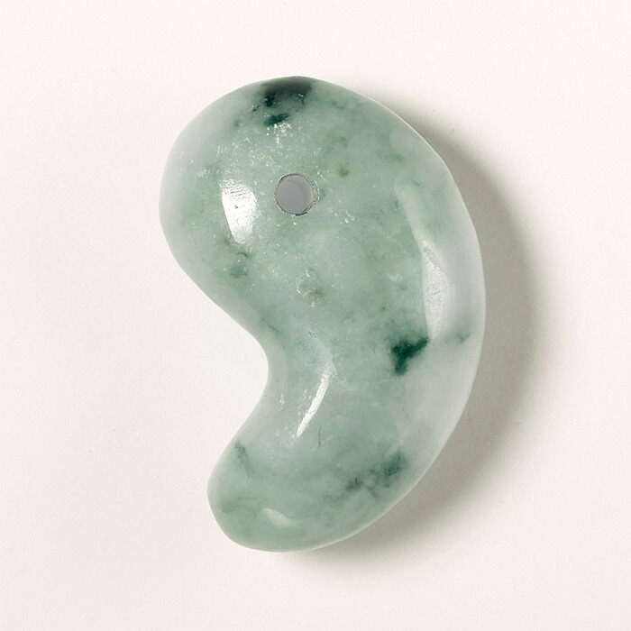 楽天市場】糸魚川翡翠 （いといがわひすい） 勾玉 青翡翠 透過 （入り