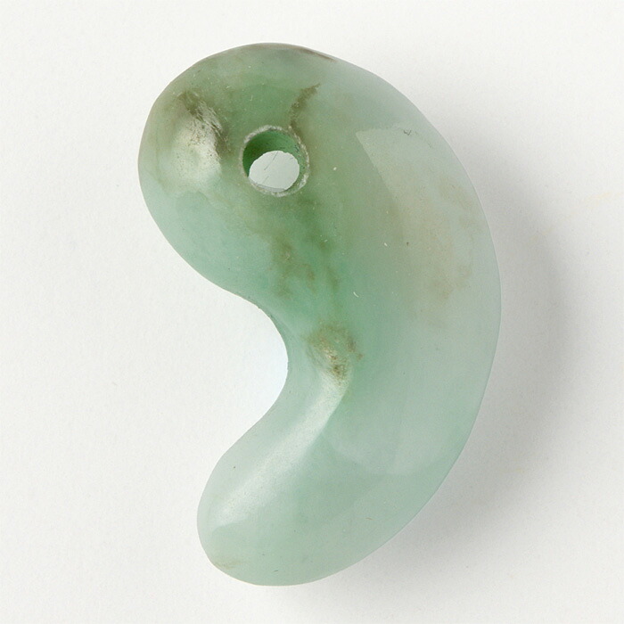 糸魚川翡翠 （いといがわひすい） 勾玉 （小滝川産） 桐箱付 No.406 32,175円