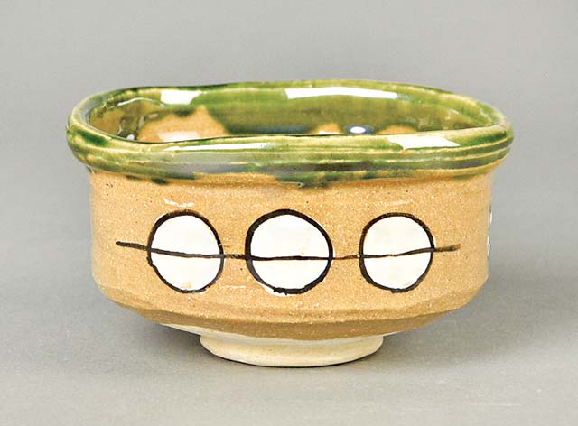鳴海織部　沓形茶碗 11,294円