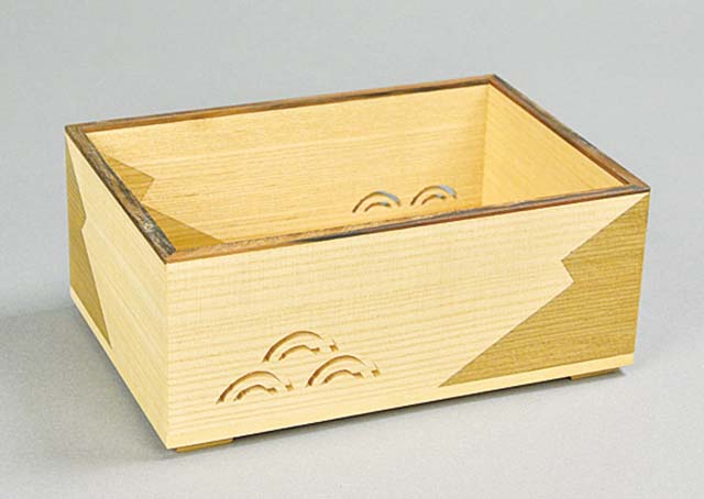 松皮菱　青海波透　木地莨盆（神代杉・桐・黒柿）｜宮下深和